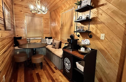 Campton Cabin | Romantic Getaway Cabin with Hot Tub and wi-fi