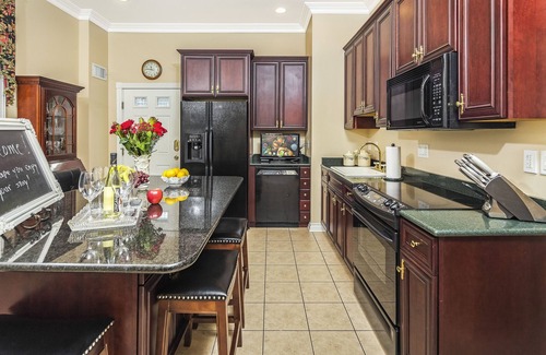 Ballenger Creek Cottage | ROMANTIC GETAWAY! Heated Spa - Open Year Round!