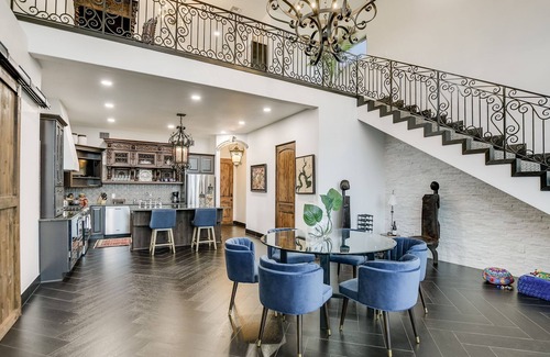 Spicewood Villa | Romantic getaway! Or bring the family to tour the Texas Hill Country!