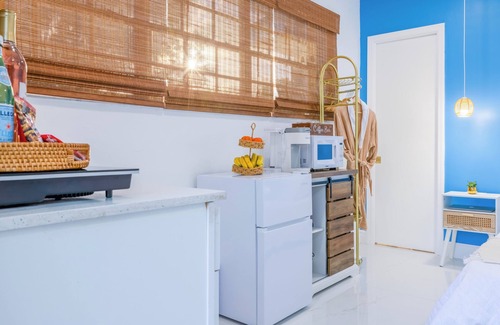 Miami Gardens Apartment | Romantic Heaven, Hot Tub, BBQ, 5 Min to Hard Rock Stadium, 15 Min to Beach