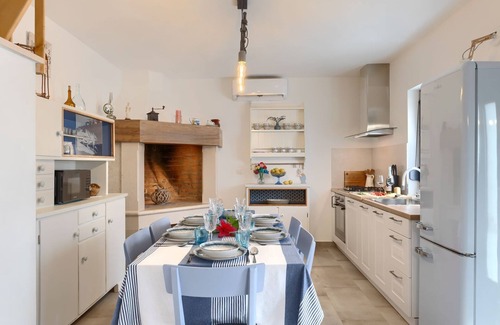 Mali Vareski House | Romantic holiday home with jacuzzi, BBQ, WiFi