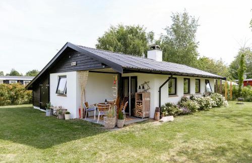 Maribo House | Romantic Island Cottage In Cosy Style Near Beach