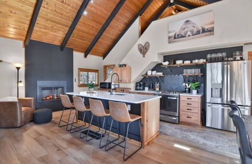 Divide Cabin | Romantic Lakefront Cabin, HOT TUB, VIEWS!