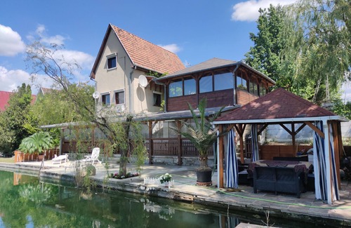 Szigetszentmiklos House | Romantic Lakeside Retreat - Nature, Sport, Near Bp