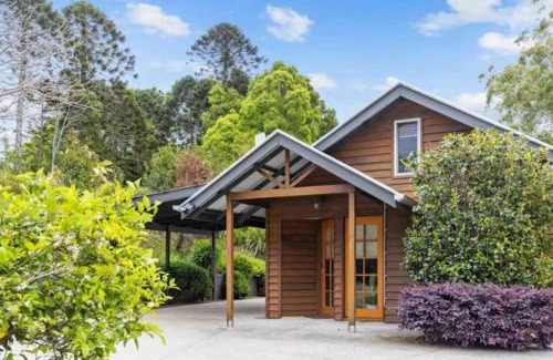 Witta Villa | Romantic Lakeview Cottage