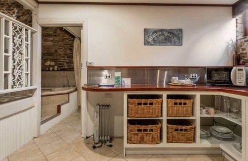 Talunga House | Romantic Loft Stays - Adelaide Hills - Randell's Mill - Wineries