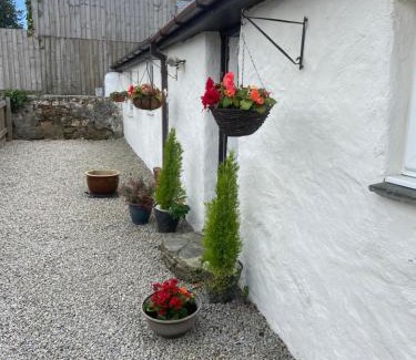 Truro House | Romantic log-burner Cornish Cottage private garden dogs welcome