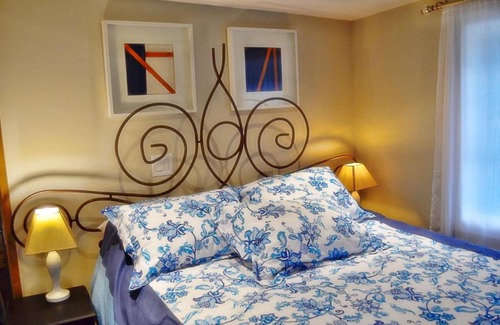 Lake Hill House | Romantic, Magical Cottage in Catskills nr Woodstock