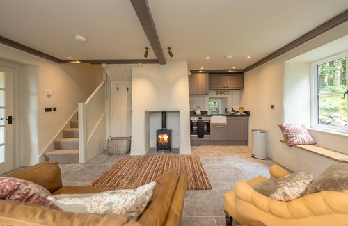 Dolgellau Cottage | Romantic One Bedroom Cottage In The Hills Above Dolgellau | Deer-Park-Lodge