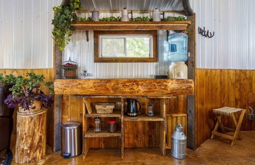Alberta Cabin | Romantic Retreat in Tin Bins Cabin
