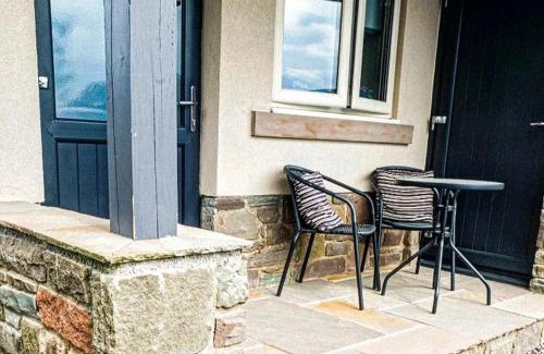 Fossoway House | Romantic Rural Lodge - Private Outdoor Kitchen & Cosy Covered Lounge - Perth and Kinross - Hot Tub not included