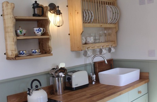Camborne House | Romantic Shepherds hut not far From the Beach