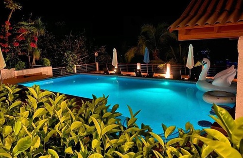 Contadora Island Villa | Romantic Spanish Villa with Direct Beach Access & Large Outdoor Pool/Terrace