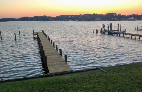 Deltaville House | Romantic Waterfront Abode with Patio and Dock!