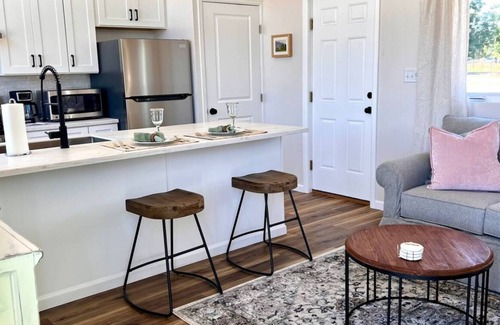 Palisade Cottage | Romantic Wine Country Farmstay in Palisade Posh Cottage