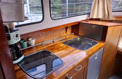 Billbrook Boat Rental | Romantik Boot Martinique
