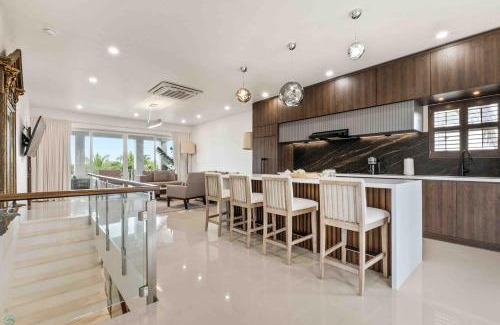 Dunmore Town Hotel | Romora Bay Resort & Marina