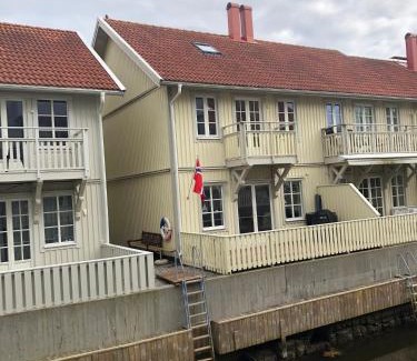 Stromstad House | Romslig og sjønært feriehus på Nøtholmen