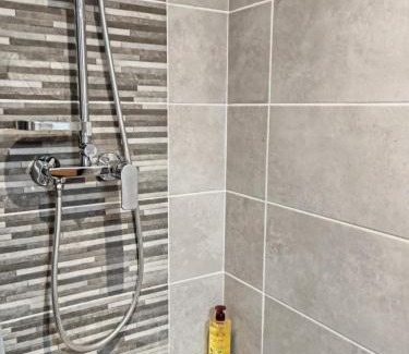 Saint-Quentin-la-Poterie Apartment | Romytt Suite