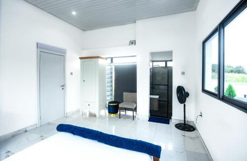 Ajumako Apartment | Ron's lodge