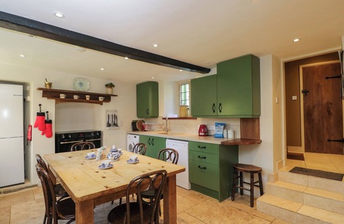 Burford Cottage | ROOD COTTAGE, pet friendly, character holiday cottage in Burford
