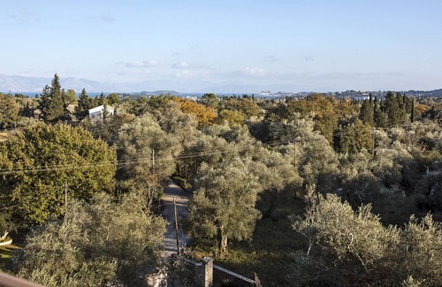 Gouvia Villa | Roof Garden Villa is located on the hill top near Gouvia with beautiful views.