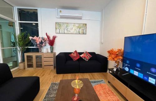 China Town Apartment | Roof Top 4BR Top Private Floor, china town, center