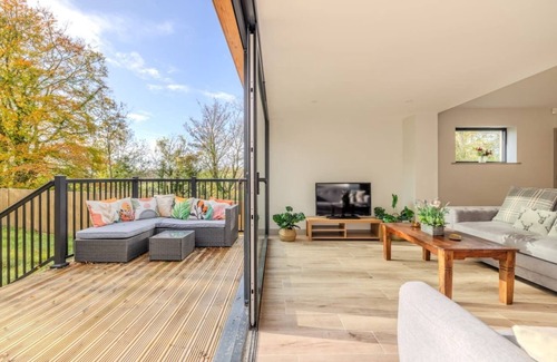 Redlynch House | ❤️Roof top Garden Sleeps 8 Spacious Retreat❤️