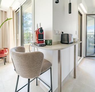 Villeneuve Loubet Beach Apartment | Rooftop 3 pièces avec Piscine face mer