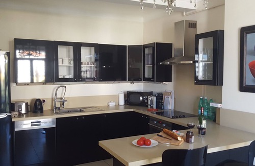Riou - Petit Juas - Av de Grasse Apartment | Rooftop Apt, Seaviews, Terrace, 2 bedrooms 2 bathrooms, 7 mins walk to Croisette