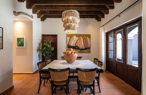 San Miguel de Allende House | Rooftop Jacuzzi! Country-style 4 Bedroom Cottage