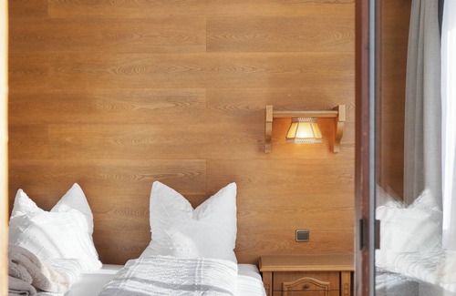 Zell am Ziller House | Room '2' with Mountain View and Balcony