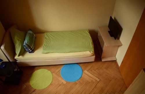 Munderkingen Apartment | Room 25 with shower and toilet