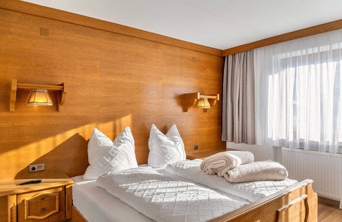 Zell am Ziller House | Room '4' with Mountain View and Balcony