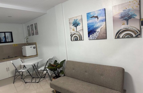 San Lorenzo Apartment | Room 802 @ Pennington Inn