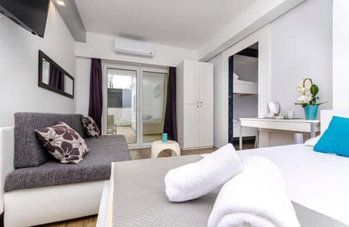 Kastel Stafilic House | Room-all Saints Suites B&b Kastela