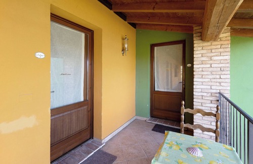 Campagnolo Apartment | Room 'Amilcare' with Shared Terrace, Wi-Fi and Air Conditioning