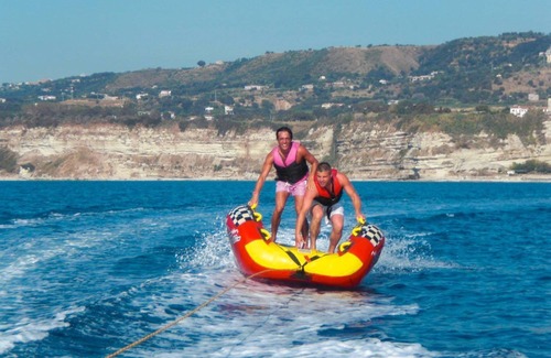 Salerno Boat Rental | ROOM AND LIVING ROOM ON THE SEA
