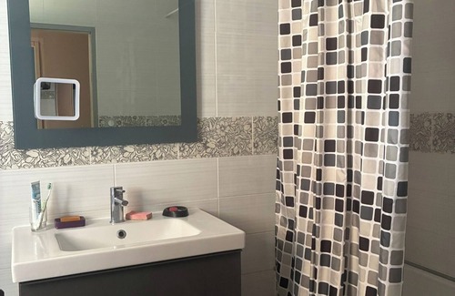 Elne Bed & Breakfast | Room at home near sea and shops
