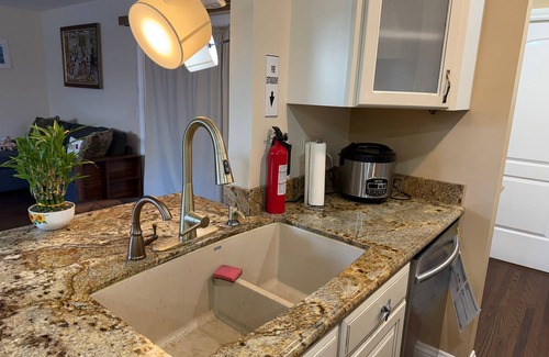 Huntington Beach House | Room at the Kone2HBPad Hawaiian Style House-WK/MON DIS 4 Student/RMT Work in HB