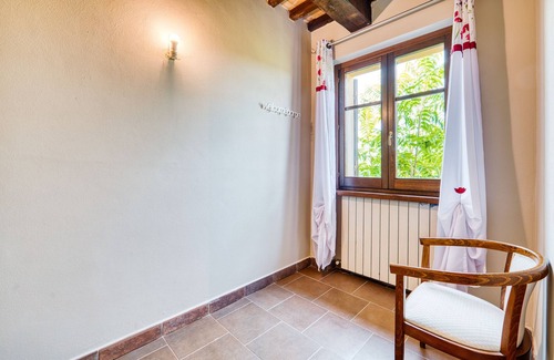 Montefalco Apartment | Room 'Cipriano' with Shared Garden, Wi-Fi and Air Conditioning
