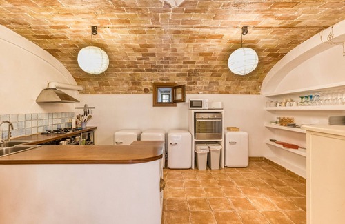 Borrassa Apartment | Room 'Donzell' with Shared Pool, Wi-Fi and Air Conditioning