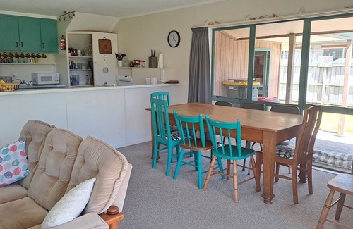 Bowentown Cottage | Room for The Family - Bowentown Bach