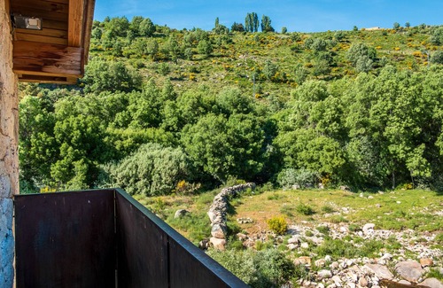 San Juan de Gredos Apartment | Room 'Galana Con Terraza' with Mountain View, Private Terrace and Wi-Fi