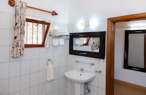 Buhongo House | Room in Lodge - Rushel Kivu Resort Kayov