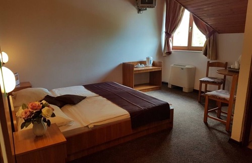 Rakovica Bed & Breakfast | Room in Rakovica with WIFI (4958-2)