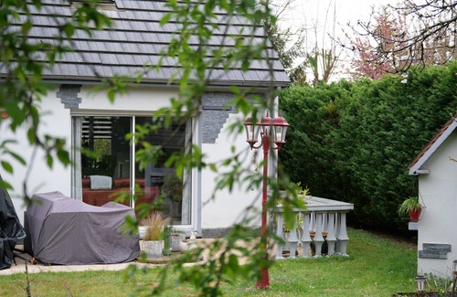 Sille-le-Philippe House | Room in residential area 20 minutes from Le Mans racetrack. Breakfast included.