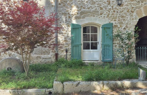 Castelnau-le-Lez Apartment | Room in the heart of a Mas, swimming pool and gym