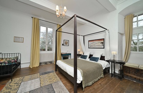 Pech-Luna House | Room 'Louise' with Shared Pool, Shared Terrace and Wi-Fi