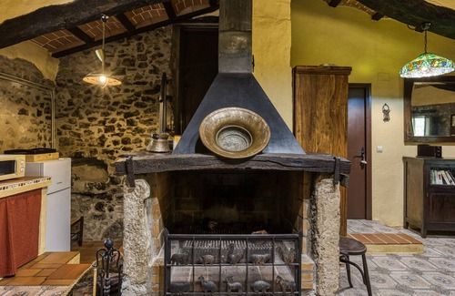 Montagut Apartment | Room 'Monastrell' with Mountain View, Shared Pool and Shared Terrace